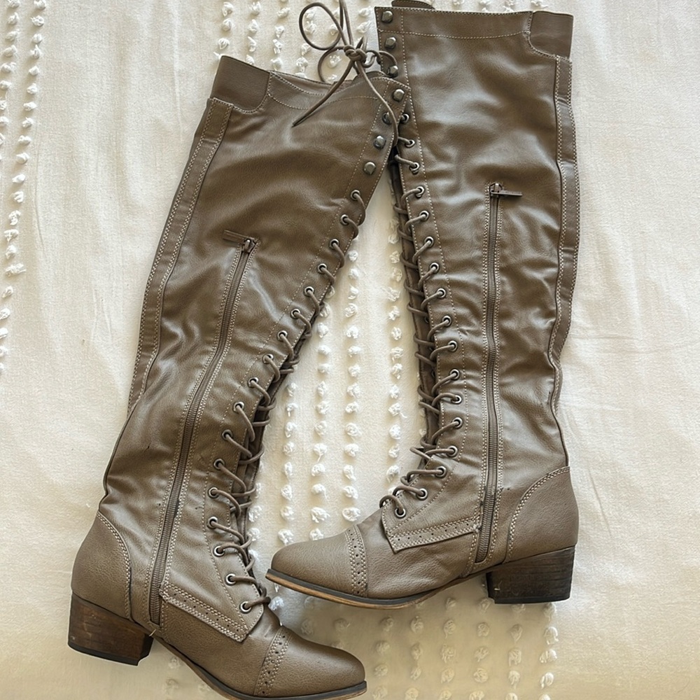 Breckelle’s military women’s boots